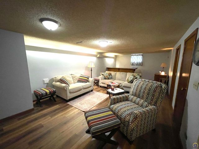 5509 SW 24th ST, Topeka, KS 66614