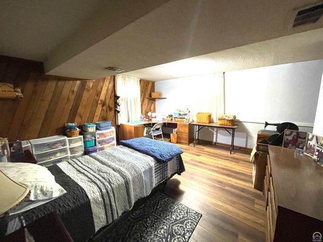 5509 SW 24th ST, Topeka, KS 66614