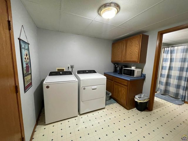 5509 SW 24th ST, Topeka, KS 66614