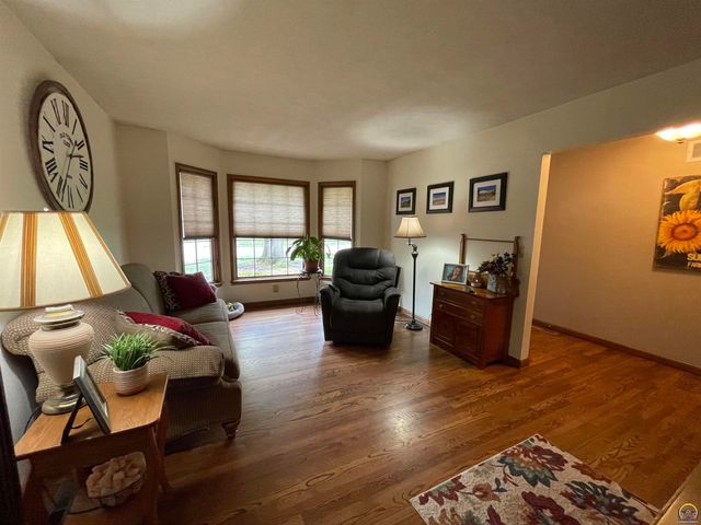 5509 SW 24th ST, Topeka, KS 66614