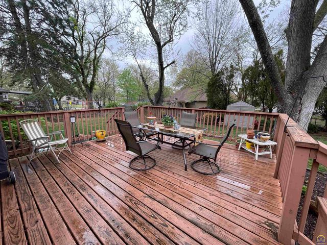 5509 SW 24th ST, Topeka, KS 66614