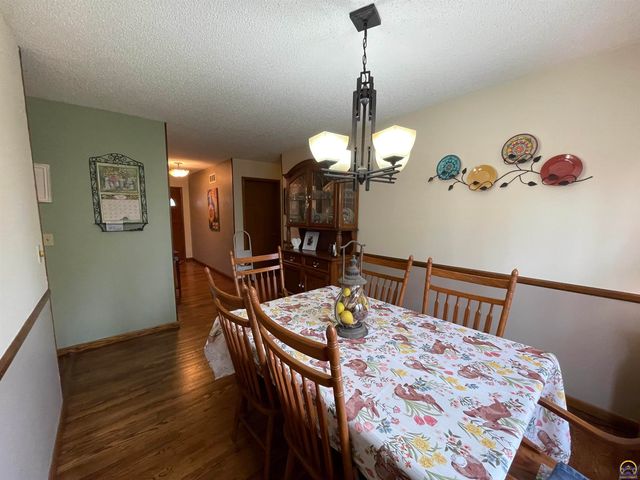 5509 SW 24th ST, Topeka, KS 66614