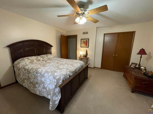 5509 SW 24th ST, Topeka, KS 66614