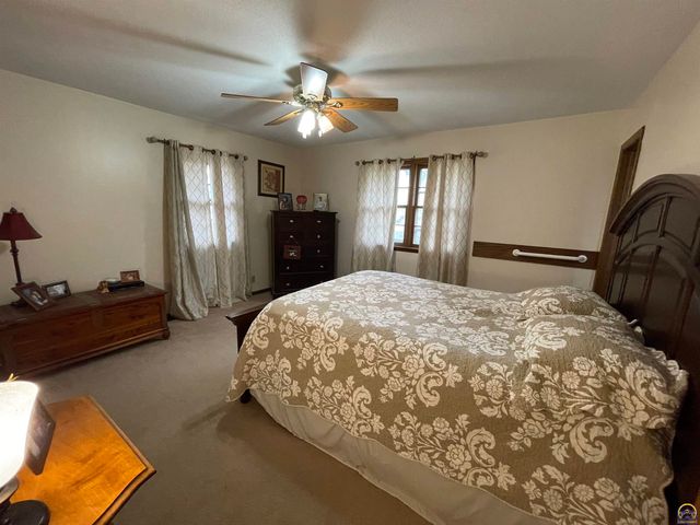 5509 SW 24th ST, Topeka, KS 66614