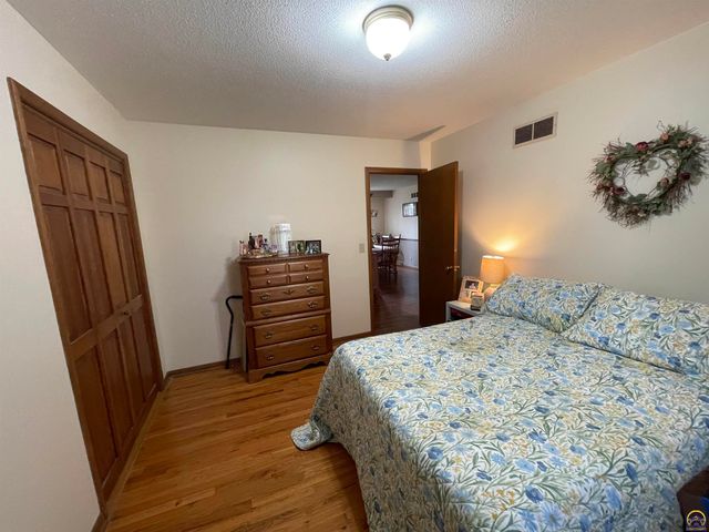 5509 SW 24th ST, Topeka, KS 66614