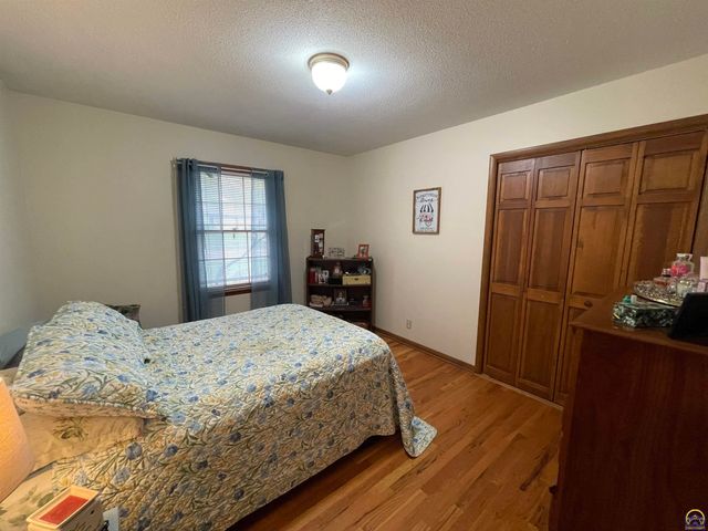 5509 SW 24th ST, Topeka, KS 66614