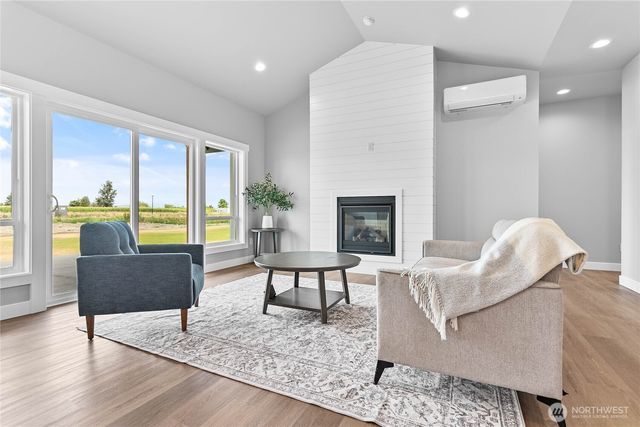 320 W 3rd Street, Everson, WA 98247