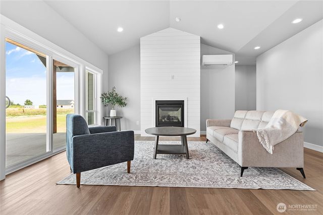 320 W 3rd Street, Everson, WA 98247