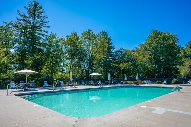 37 Fox Run 37, Westford, MA 01886