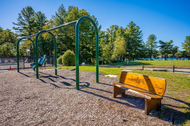 37 Fox Run 37, Westford, MA 01886