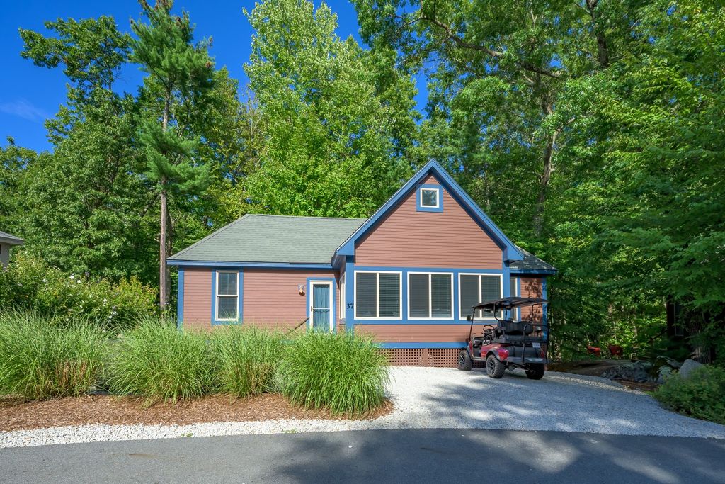 37 Fox Run 37, Westford, MA 01886