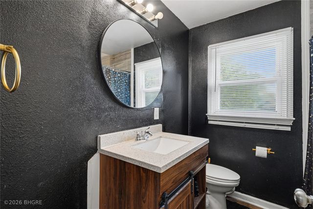 805 Payton Avenue, Des Moines, IA 50315