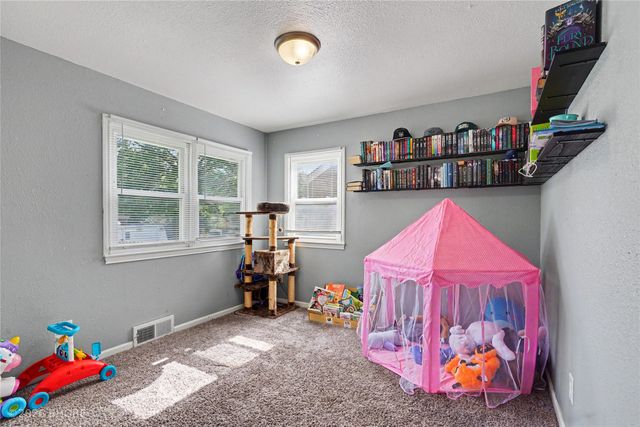 805 Payton Avenue, Des Moines, IA 50315