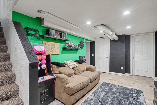 805 Payton Avenue, Des Moines, IA 50315