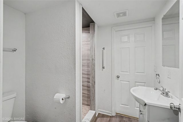 805 Payton Avenue, Des Moines, IA 50315