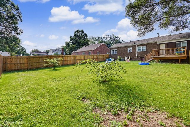 805 Payton Avenue, Des Moines, IA 50315