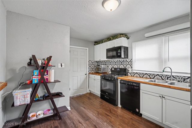 805 Payton Avenue, Des Moines, IA 50315