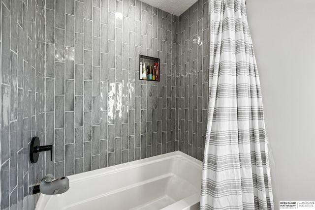 19002 Acorn Drive, Gretna, NE 68028