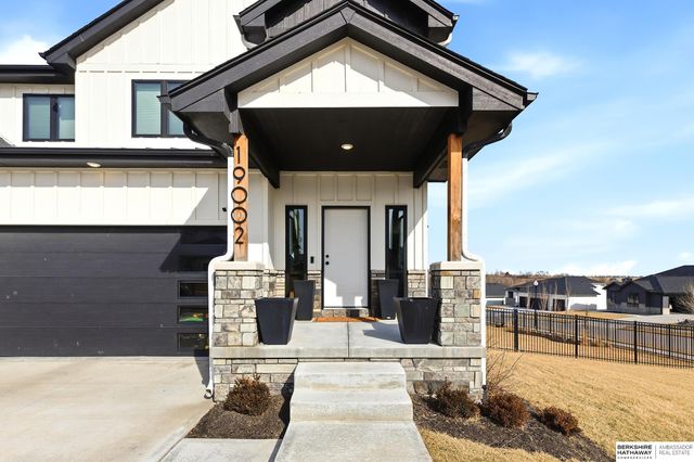 19002 Acorn Drive, Gretna, NE 68028