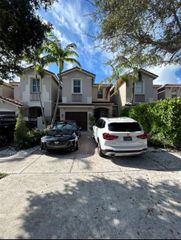 15372 SW 9th Way, Miami, FL 33194