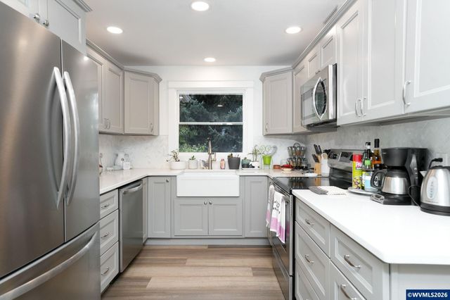 1780 Clover Ridge Rd NE, Albany, OR 97322
