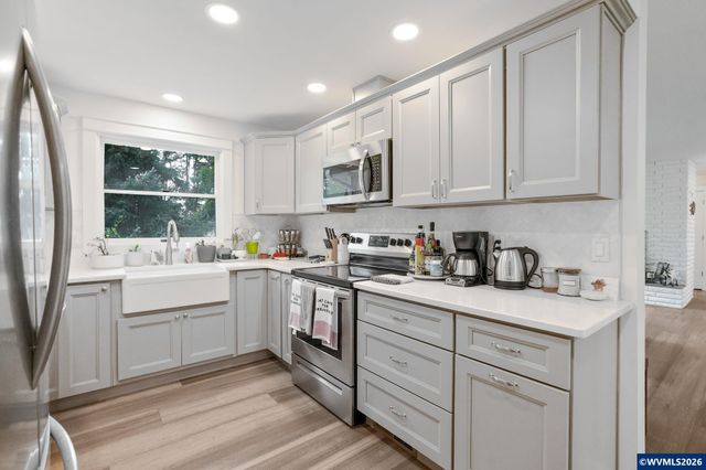 1780 Clover Ridge Rd NE, Albany, OR 97322