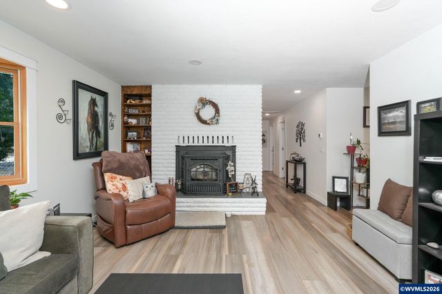 1780 Clover Ridge Rd NE, Albany, OR 97322