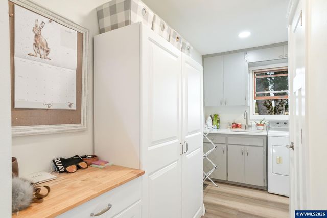 1780 Clover Ridge Rd NE, Albany, OR 97322