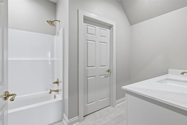 3811 Lake Street, Lake Charles, LA 70605