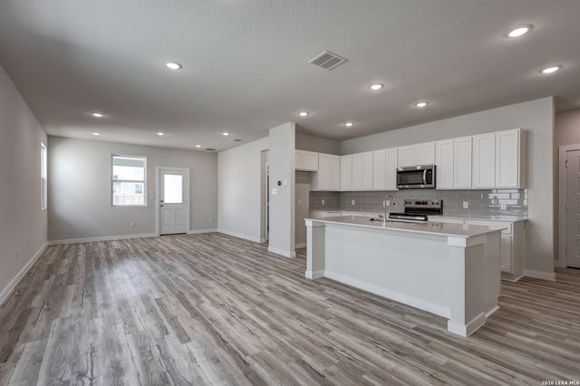 5631 Franklin Hills, Von Ormy, TX 78073