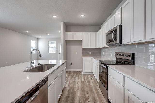 5631 Franklin Hills, Von Ormy, TX 78073