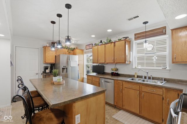 7713 Lake Vista Lane, Indianapolis, IN 46217