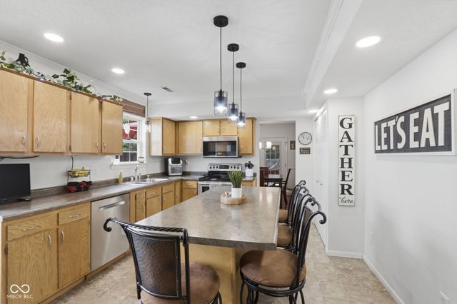 7713 Lake Vista Lane, Indianapolis, IN 46217