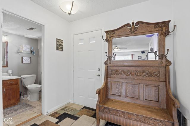 7713 Lake Vista Lane, Indianapolis, IN 46217