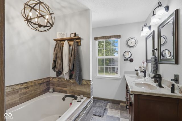 7713 Lake Vista Lane, Indianapolis, IN 46217