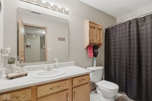 7713 Lake Vista Lane, Indianapolis, IN 46217