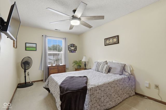 7713 Lake Vista Lane, Indianapolis, IN 46217