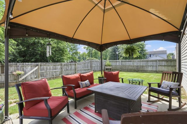 7713 Lake Vista Lane, Indianapolis, IN 46217