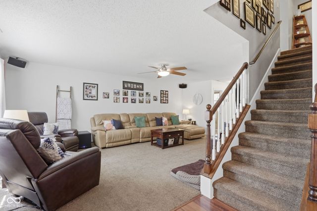 7713 Lake Vista Lane, Indianapolis, IN 46217