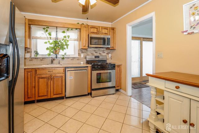 20 Alastair Place, Colonia, NJ 07067