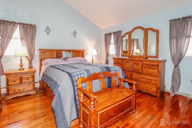 20 Alastair Place, Colonia, NJ 07067