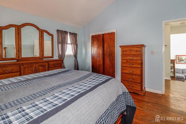 20 Alastair Place, Colonia, NJ 07067