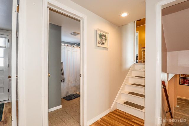 20 Alastair Place, Colonia, NJ 07067