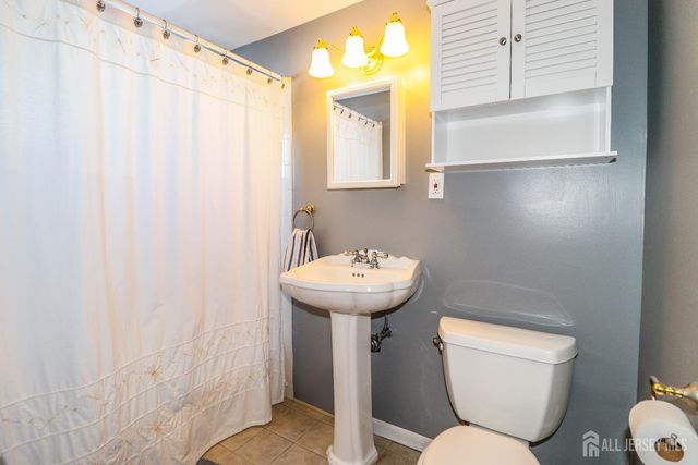 20 Alastair Place, Colonia, NJ 07067