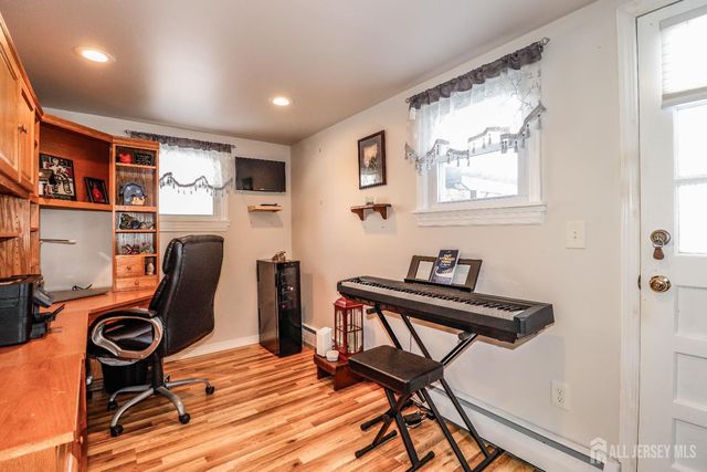 20 Alastair Place, Colonia, NJ 07067