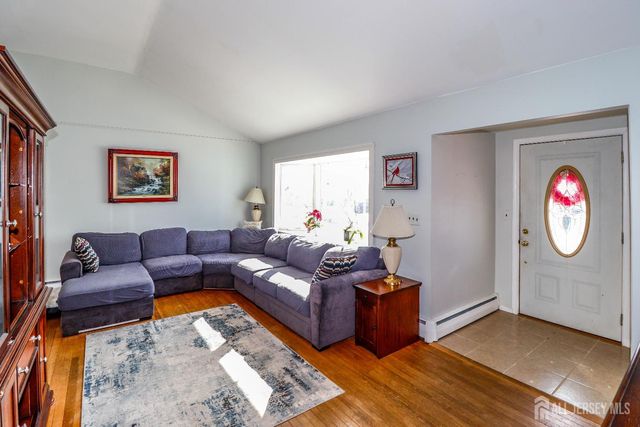 20 Alastair Place, Colonia, NJ 07067