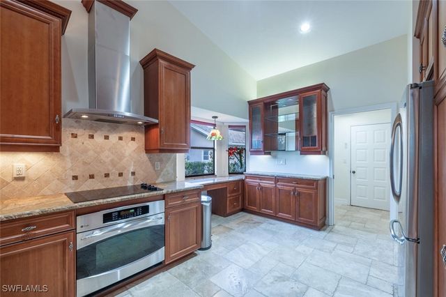 241 ST JAMES WAY, Naples, FL 34104