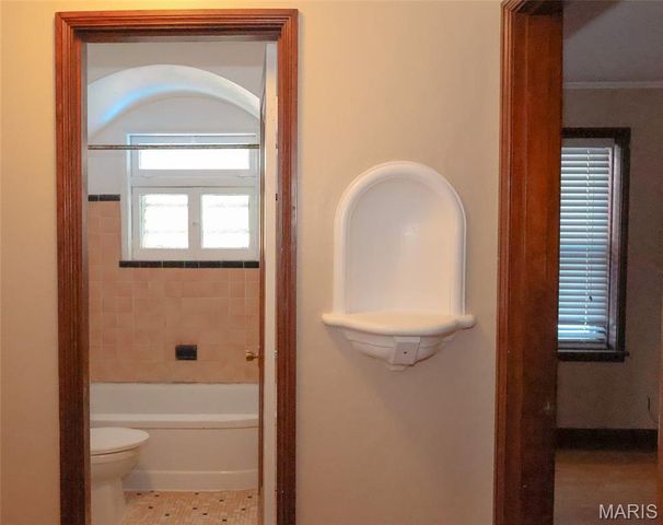 1067 Melvin Avenue, St Louis, MO 63137