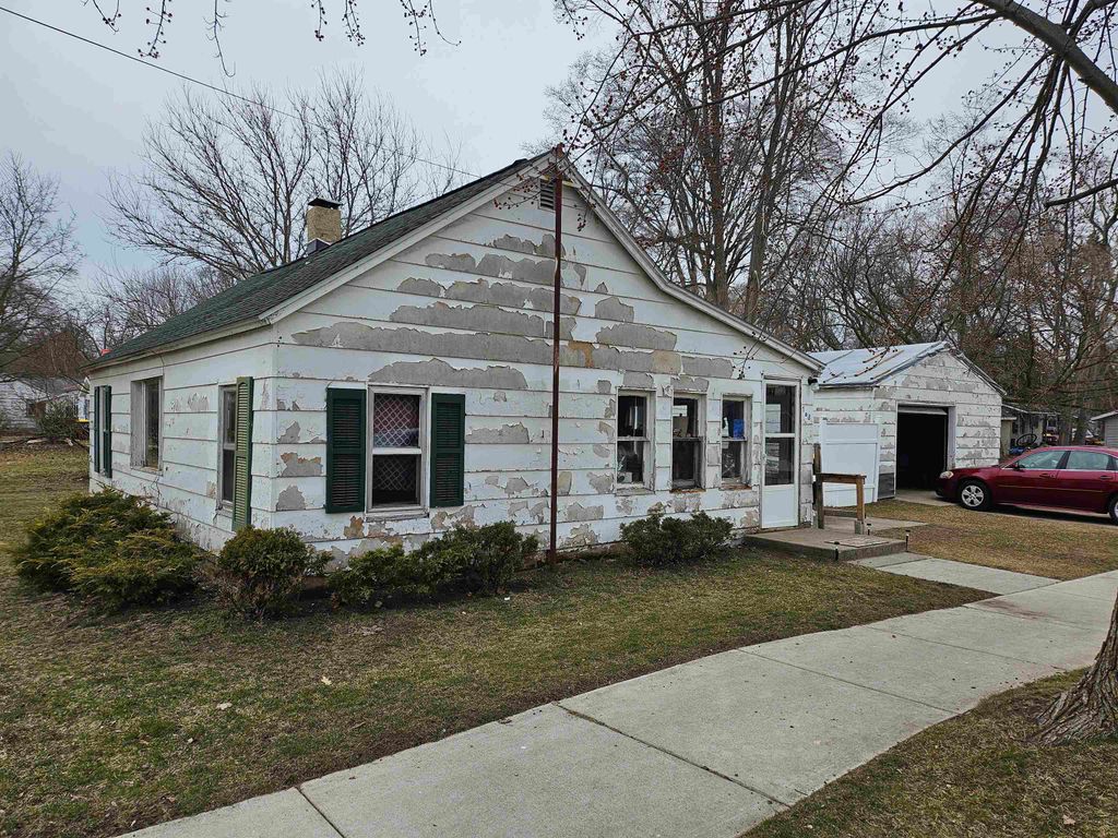 708 S Henry Street, Pleasant, MI 48858