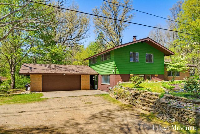 9670 Almena Drive, Kalamazoo, MI 49009